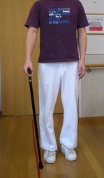 正しい杖の使い方　悪い例１